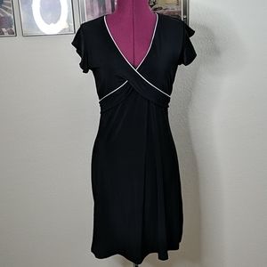 Basic V-neck Black Dress